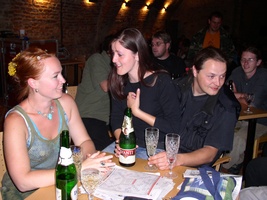 16 - Terka Vydrová, Magda Brožková, Jarda zvukař